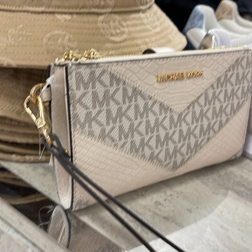 MICHAEL KORS JST LG DOUBLE ZIP WRISTLET WALLET PHONE HOLDER 
Light Cream 
NWT - Picture 16 of 16